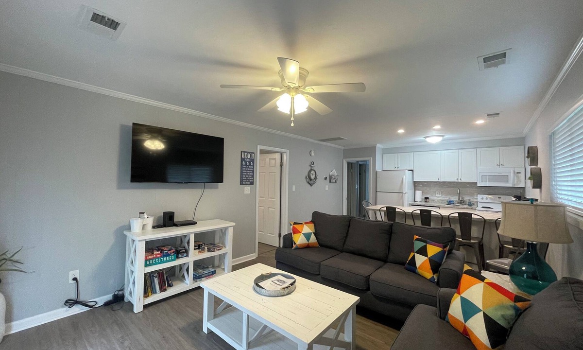 Northeast Virginia Beach Condo | NEW bathrooms for 2026! Big community pool. VB North End, steps from beach.