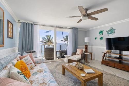 Punaluu House | NEW Beachfront Condo & Amazing Views