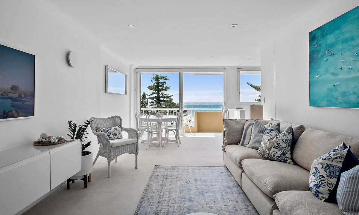 Manly Apartment | New Beachfront Fully Renovated Stunning Beach Views