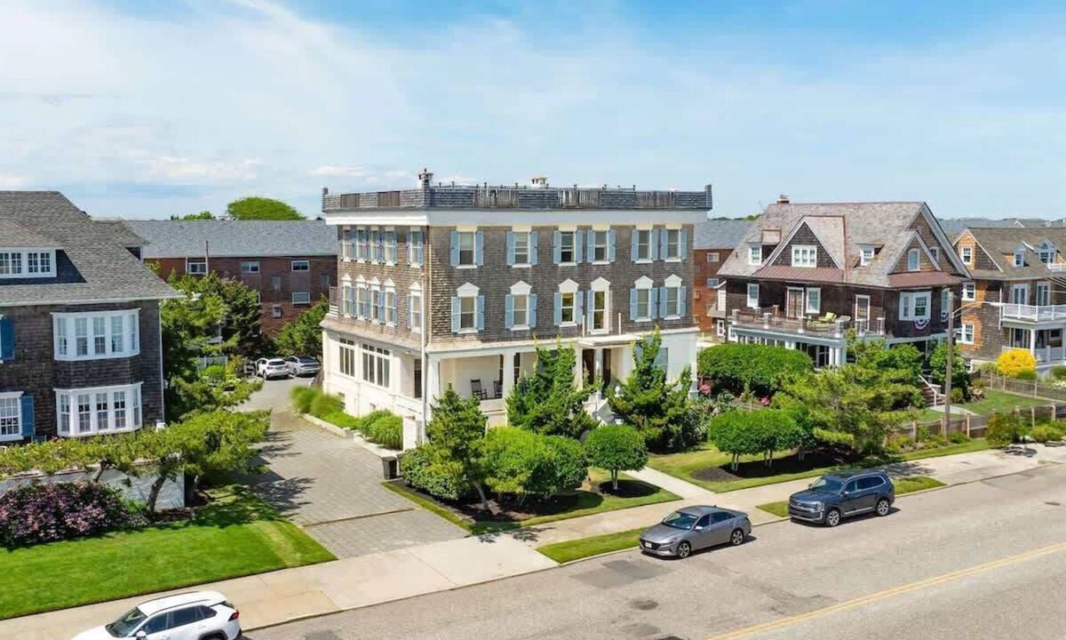 Admiral Estates Condo | NEW Beachfront, Stocked, Sleeps 6