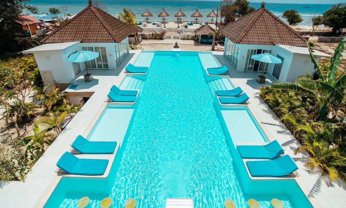 Gili Trawangan Villa | New beachfront villa in Gili Trawangan: 7-9 bedrooms - pool -