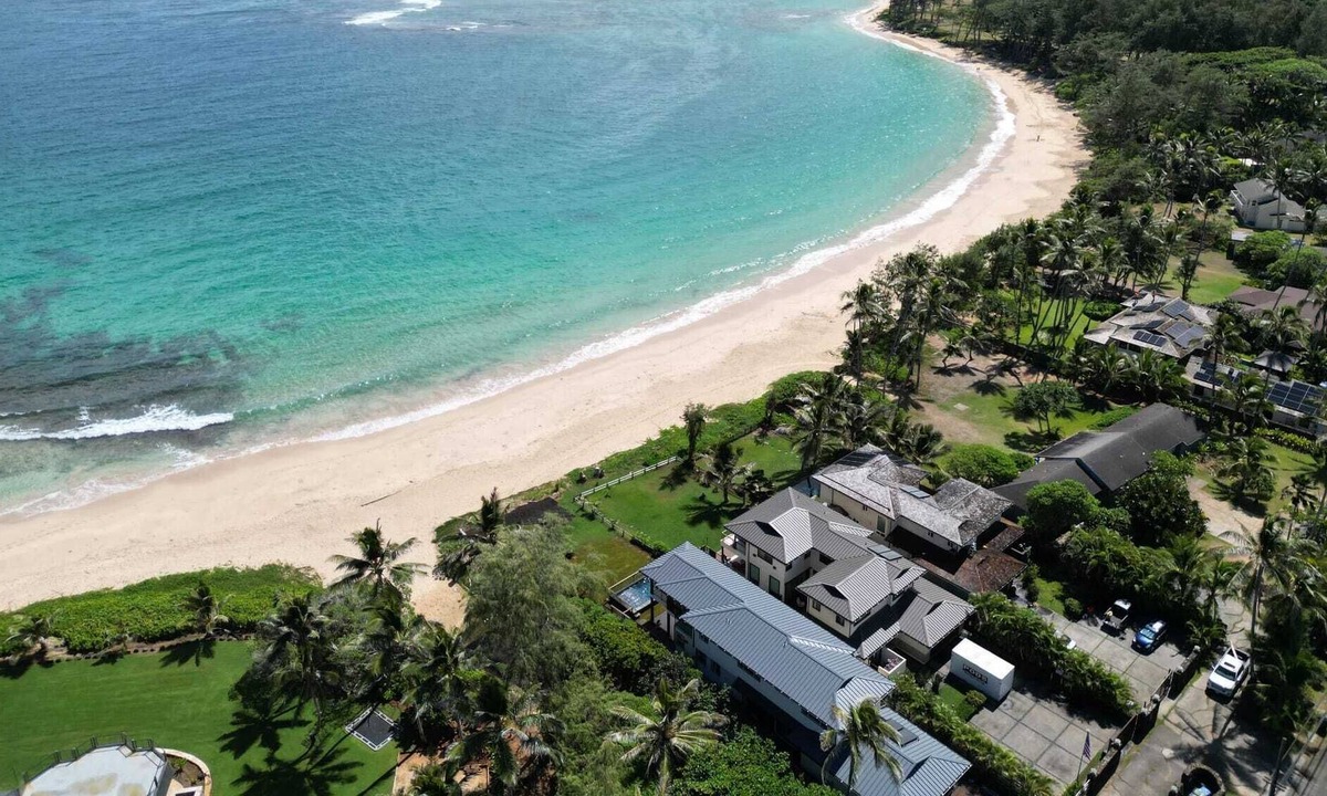 Laie House | New Beachfront with Pool, Hidden sandy beach North Shore.