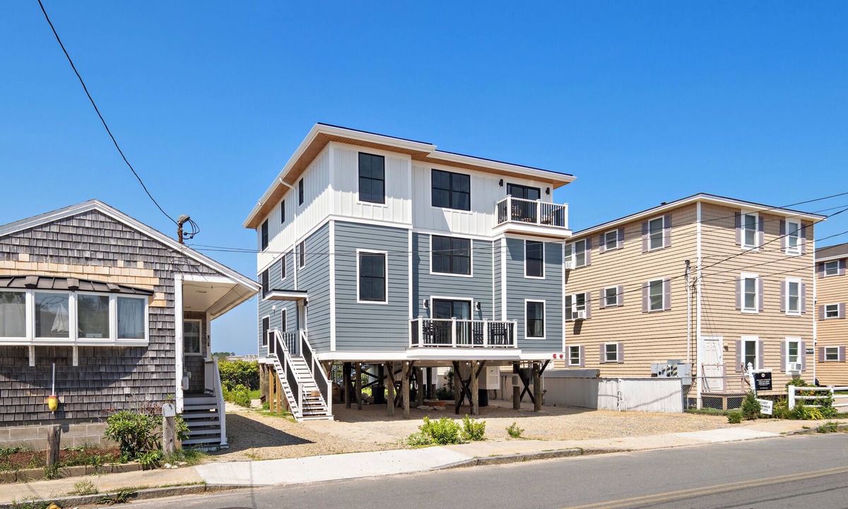Salisbury Beach Condo | NEW Beachside Bungalow - 5Bd - Sunset View