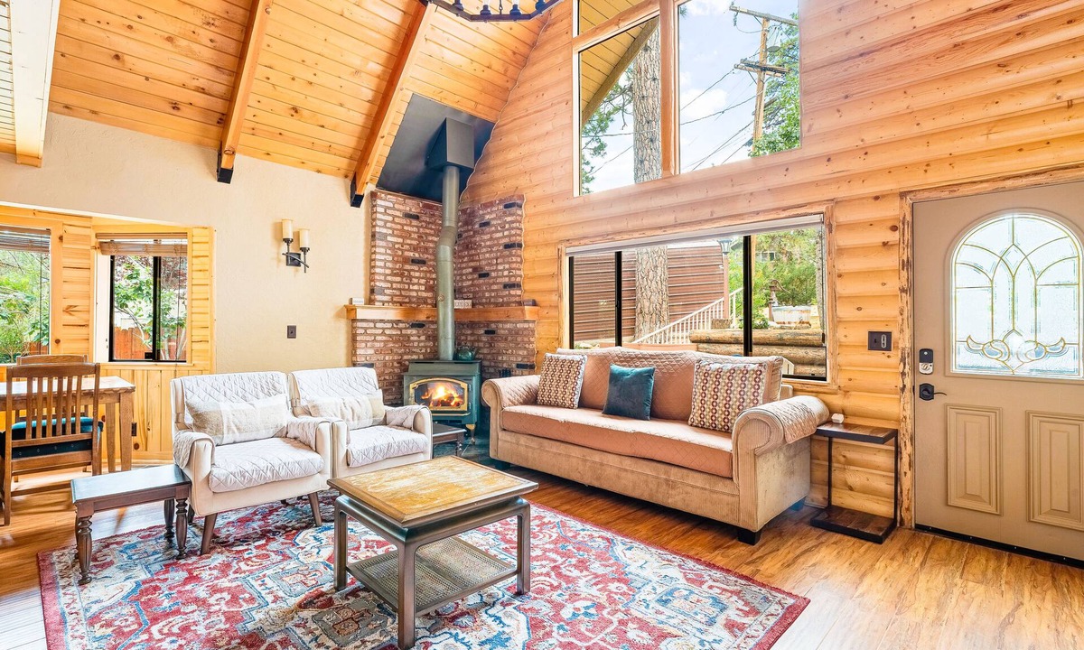 Big Bear City Ski Chalet | New! Bearadise ~ Peaceful Pinegrove Chalet
