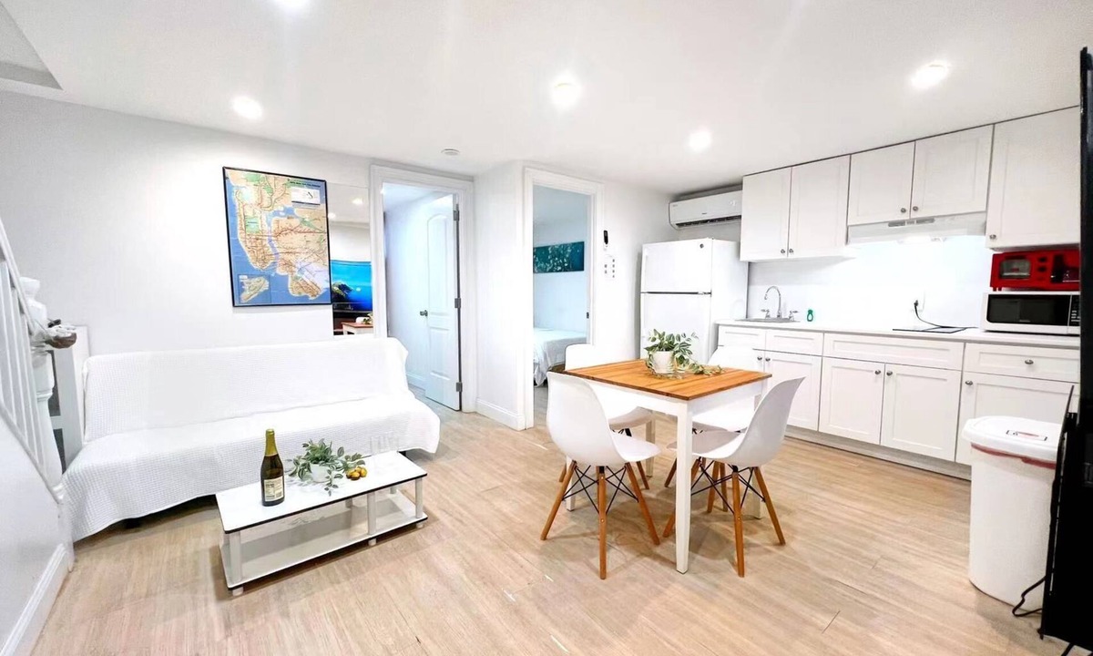 Queens Apartment | NEW! Beautiful 3BD w/Access to an Outdoor Patio Kitchen & Free Parking