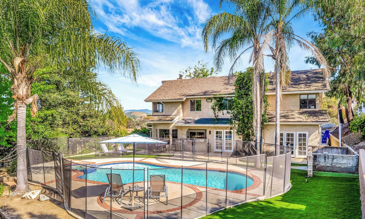 Agoura Hills House | New! Beautiful King Size + Pool!