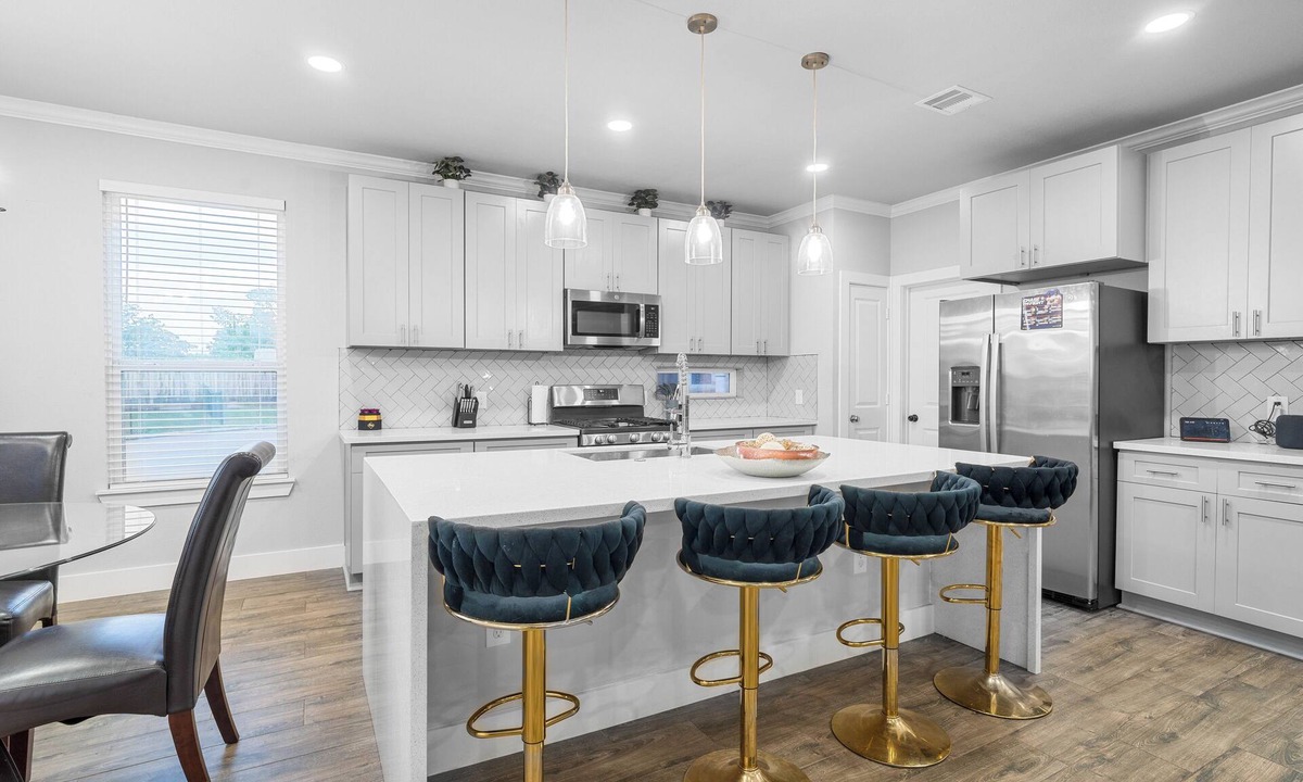 Barker House | New Beautiful Modern Luxury 3 Bedroom 2.5 Bathroom Homen20 Mins from Galleria