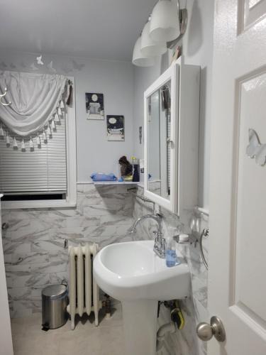 Roselle Bed & Breakfast | New bedroom