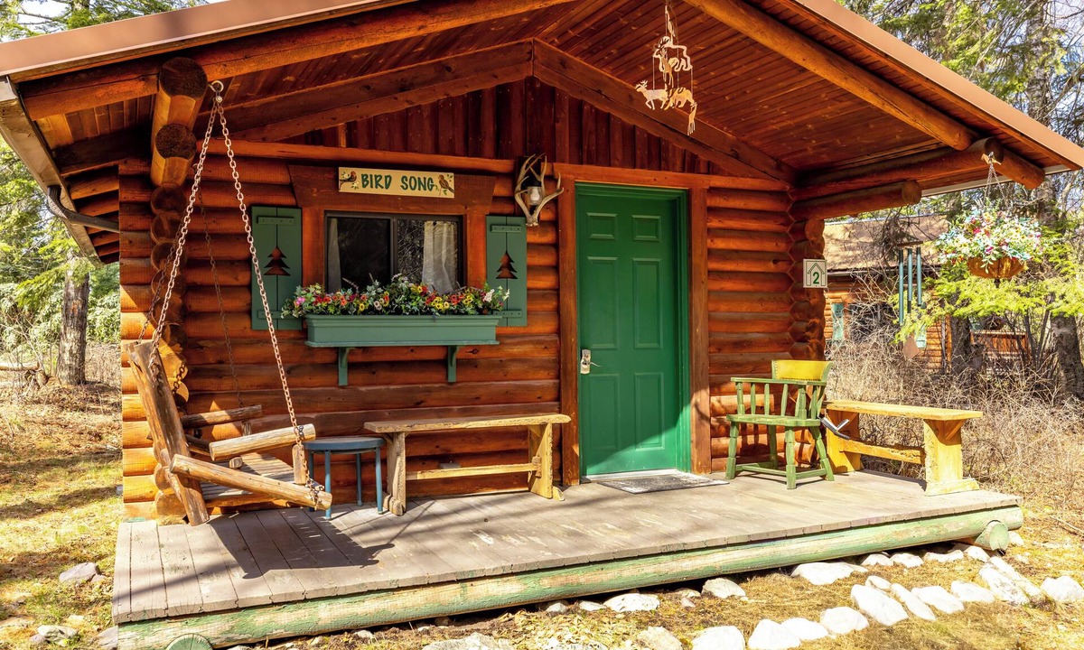 Bigfork Cabin | New! Birdsong Log Cabin, Mountain views, firepit