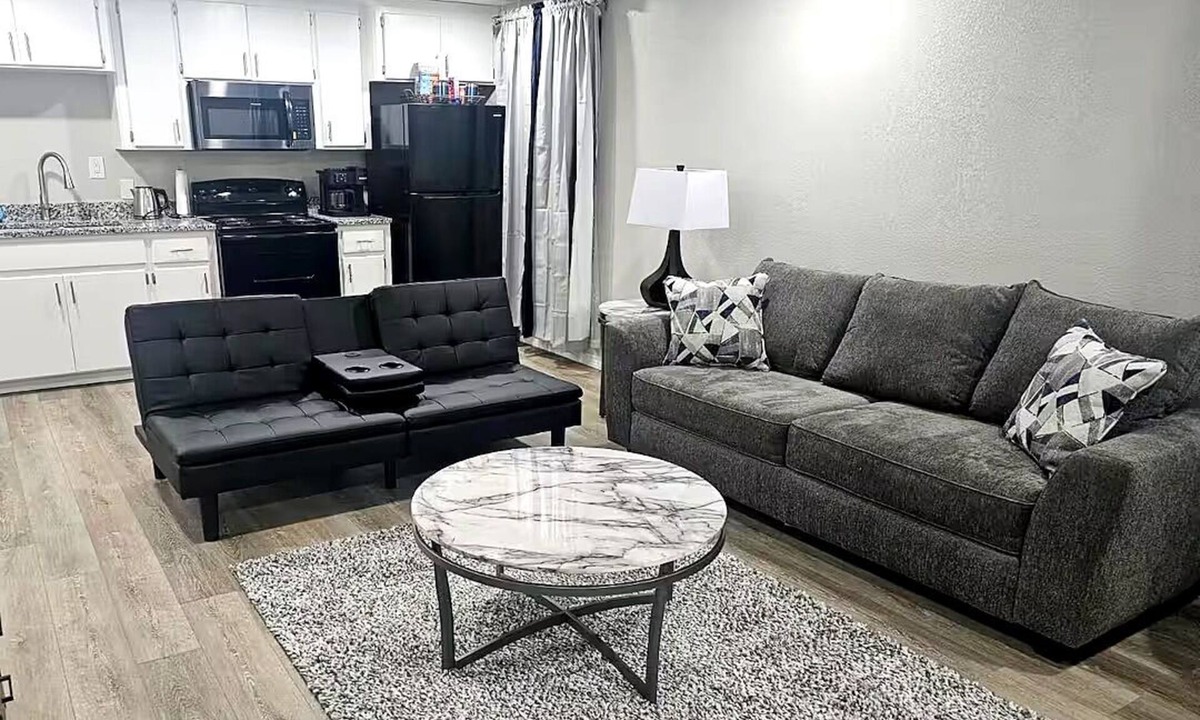 New Boston Apartment | New Boston Apartment | 2 Gig Wi-Fi | Full Kitchen | Sleeps 4