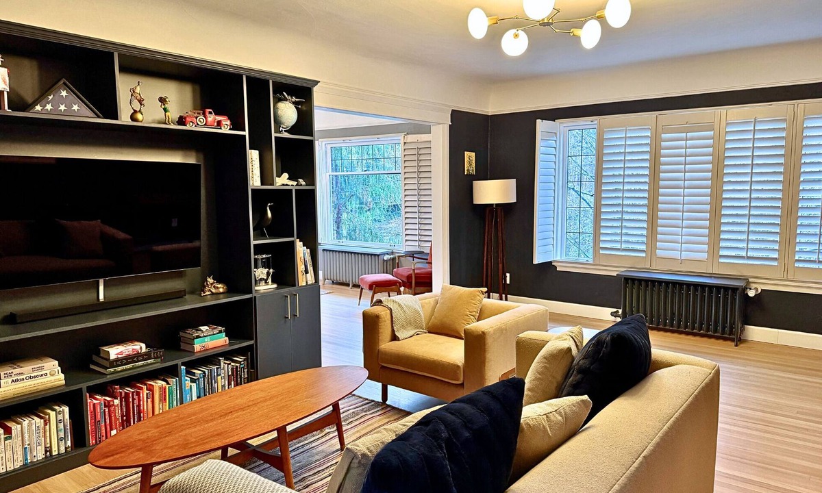 Eastlake Condo | NEW! Boutique 1926 Modern Flat