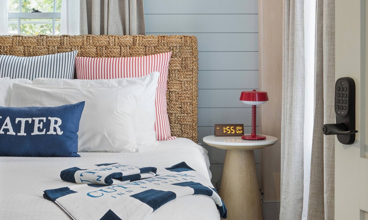 Newburyport Hotel | New Boutique Ocean Escape l Downtown l King Bed l ADA