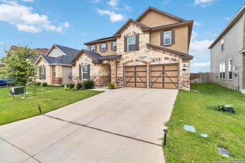 New Braunfels House | New Braunfels Modern Spacious 5-bedroom house