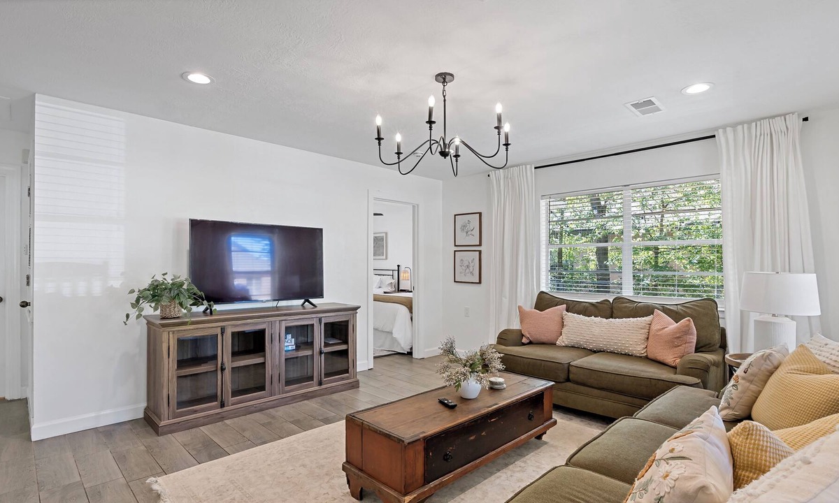 Richards - K F O House | NEW! Bright, charming cottage, fully renovated ~1 mi. to A&M