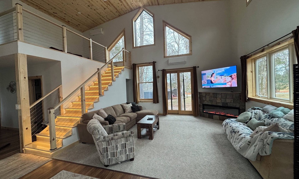 Breezy Point Cabin | New Build. 4Bd/2.5Bth Inside Breezy Point Gates. Walking distance to Dockside.