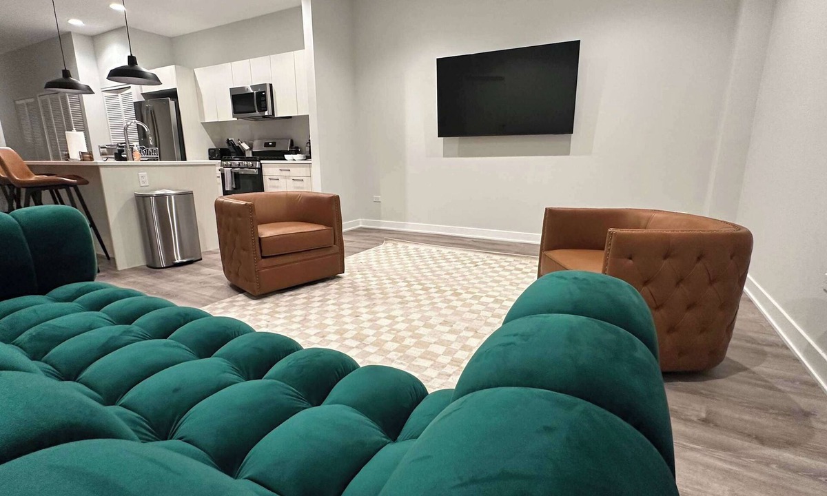 Ravenswood Apartment | New Built Apartment, Sleeps 12!