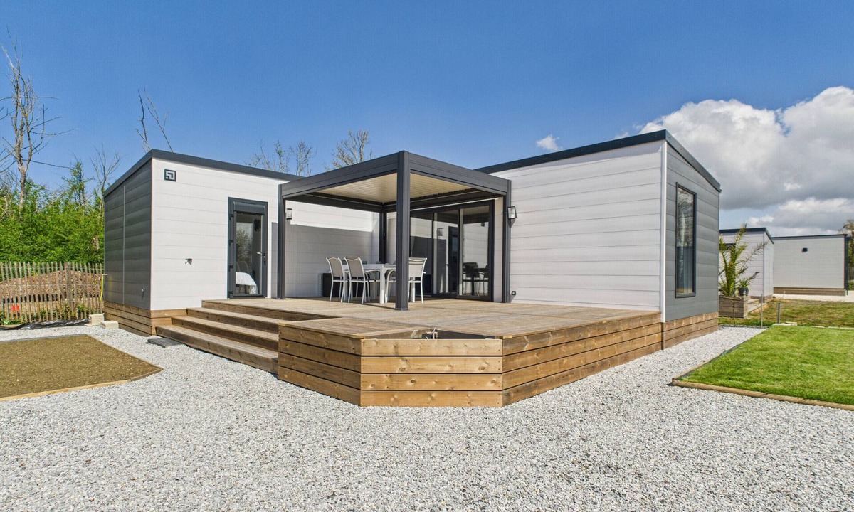 Saint-Gilles-Croix-de-Vie Ski Chalet | New chalet for 6 with year-round heated pool