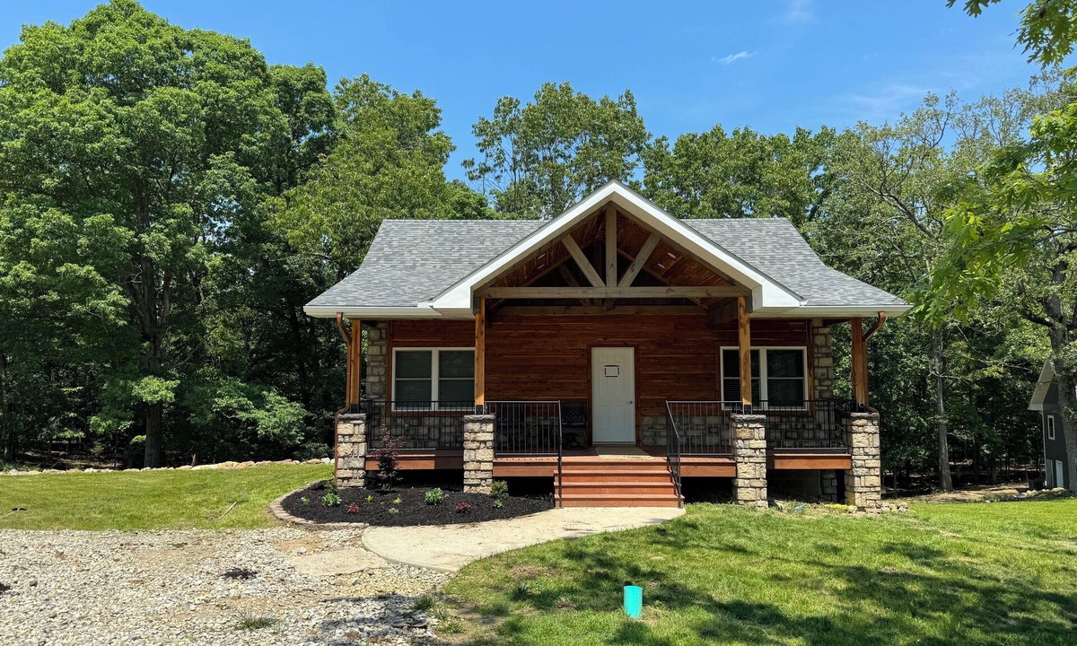 Mountain Home House | New cabin in Mountain Home 1 mile from Buzzard Roost Marina.