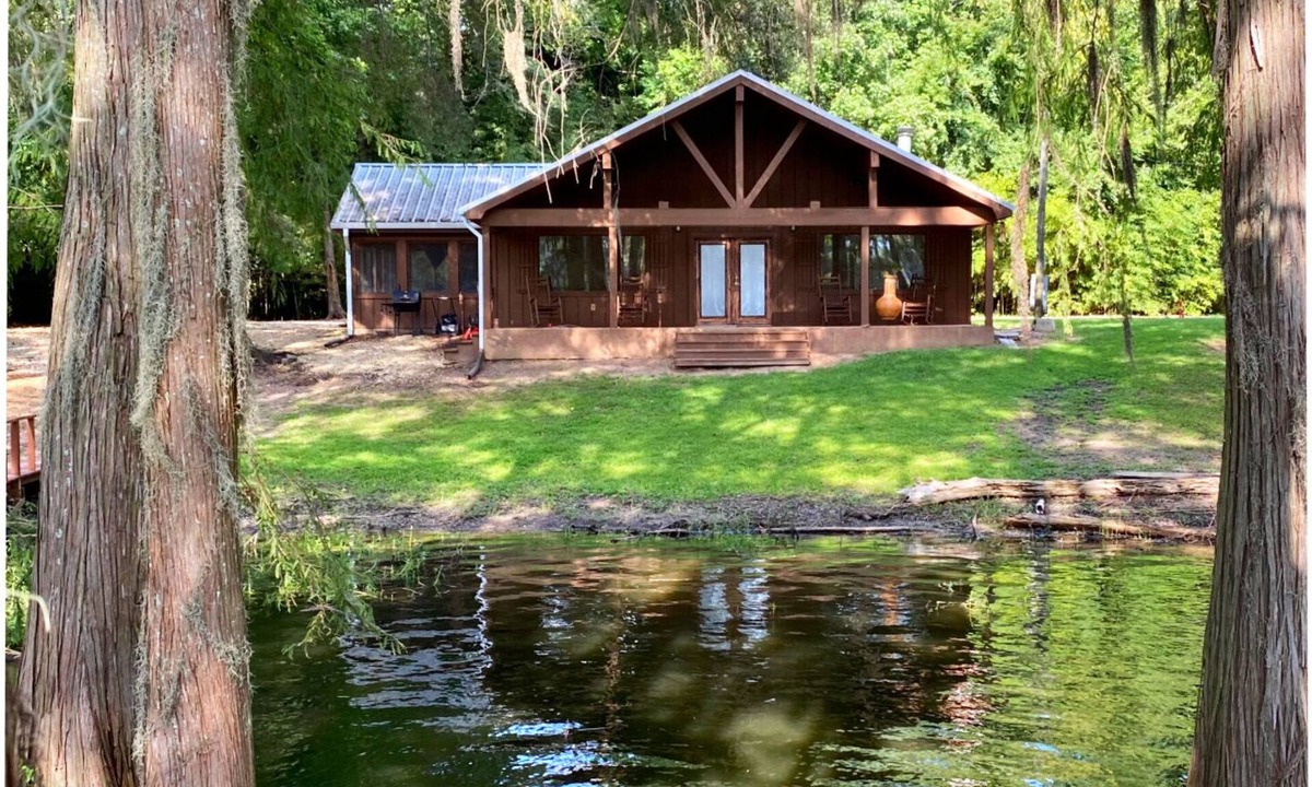 Jones Cabin | New Cabin on Lake Enterprise in Wilmot Arkansas