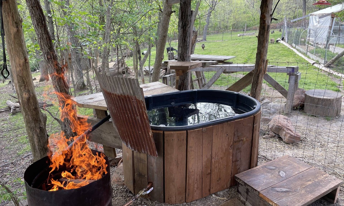 Union House | New Camper with a Hot Tub and Pool: Great For Families or a Romantic Weekend.