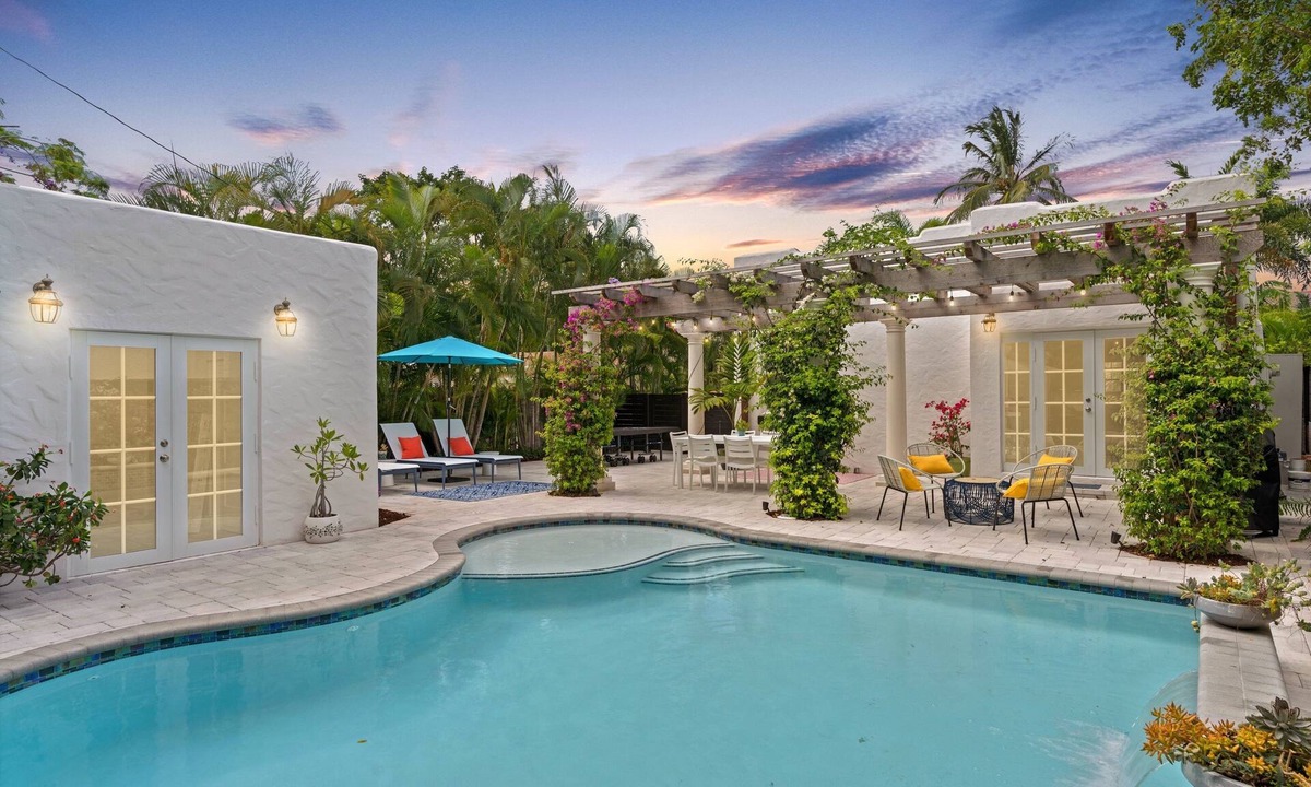 Flamingo Parks House | New! Casa Biscayne, with experienced top Super Host!