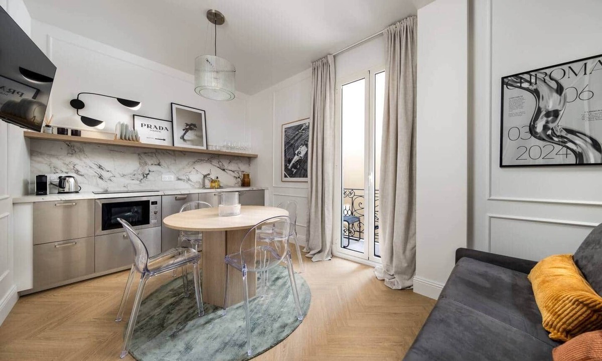 La Colle Apartment | New Center Easy Access AC, Fiber Internet