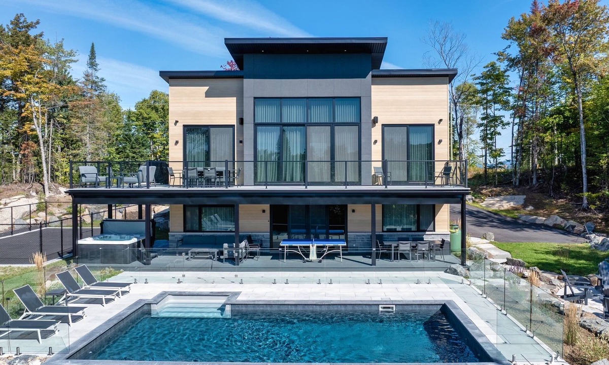 La Conception House | NEW! Chalet Aurora | 5 Bedrooms | Hot Tub, Pool & Game Room