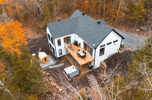 Pine Hill House | New chalet with spa and sauna - Le NaturOzen