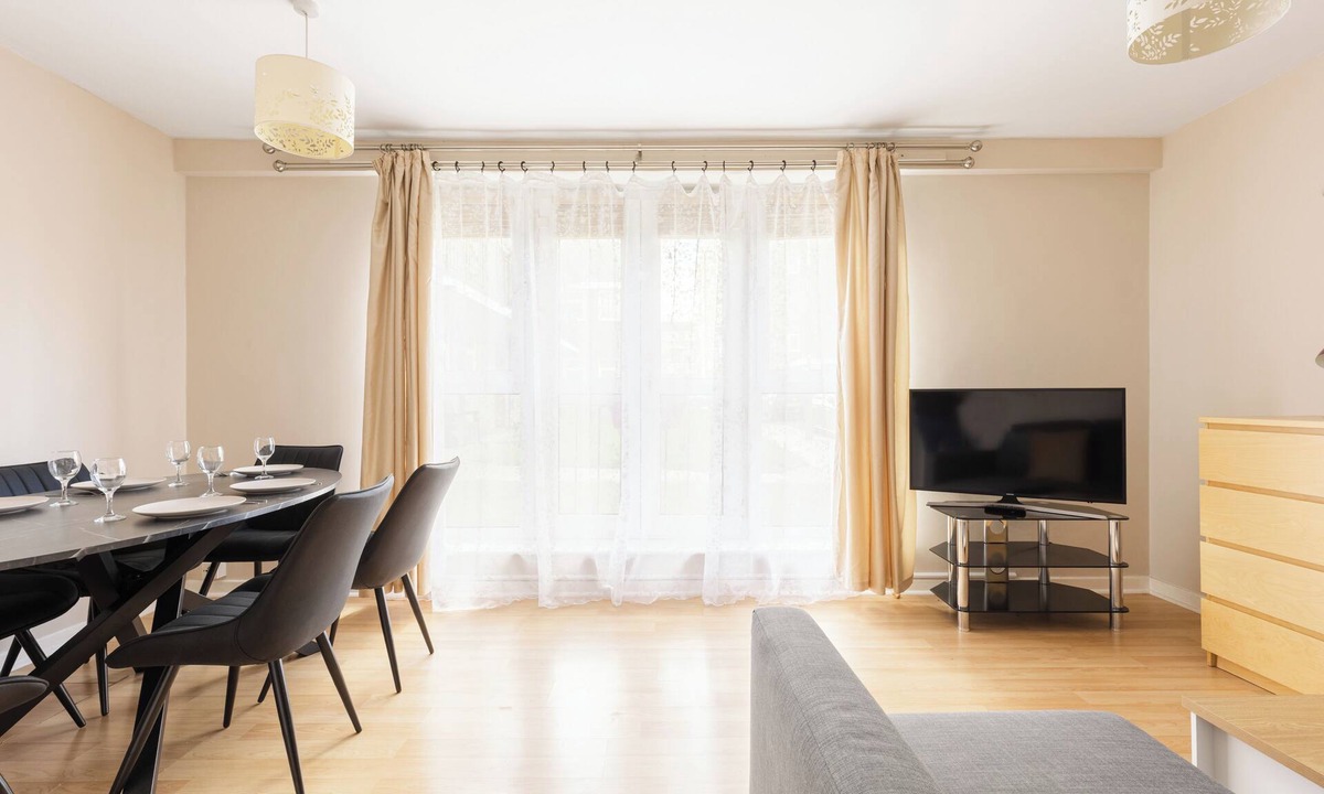 East Putney Apartment | New! Charming 3BR Flat in Leafy Wandsworth