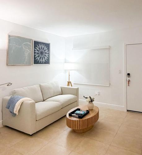 Key Biscayne Apartment | New Charming Apt Walk to Beach & Pool Key Biscayne