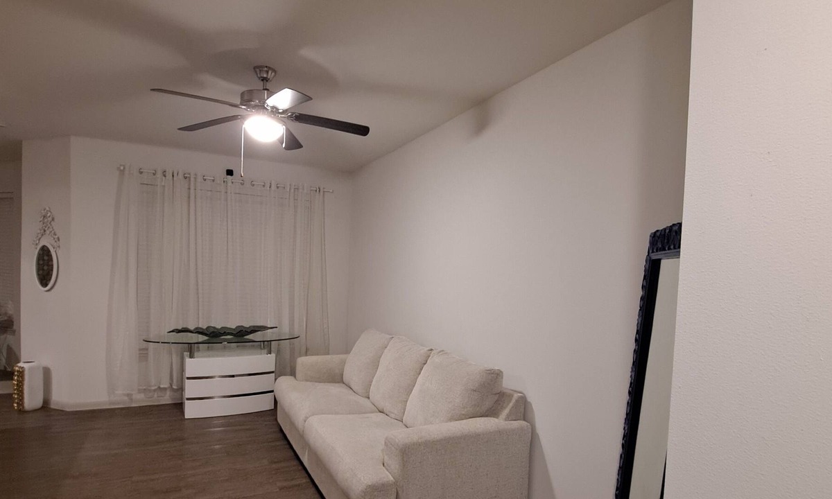Humble Apartment | New, charming,upscale with gym, pool and private patio 15 minutes from Airport