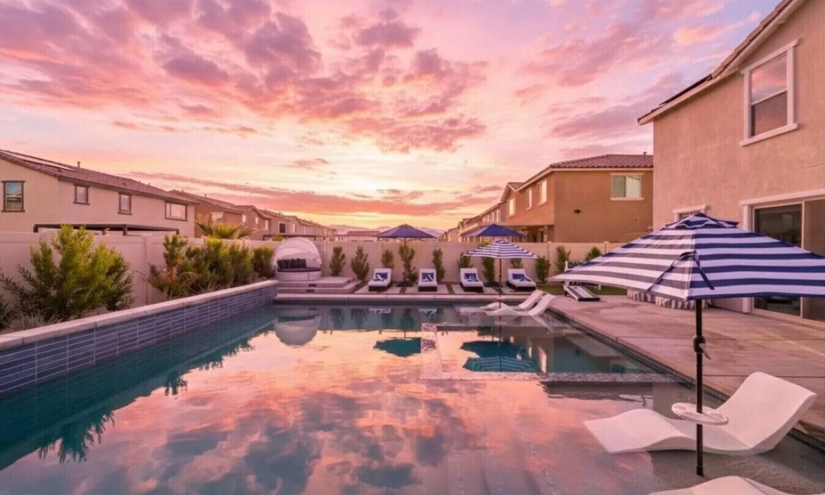 Coachella House | *New Coachella Chill 6BR Massive Pool and Hot Tub