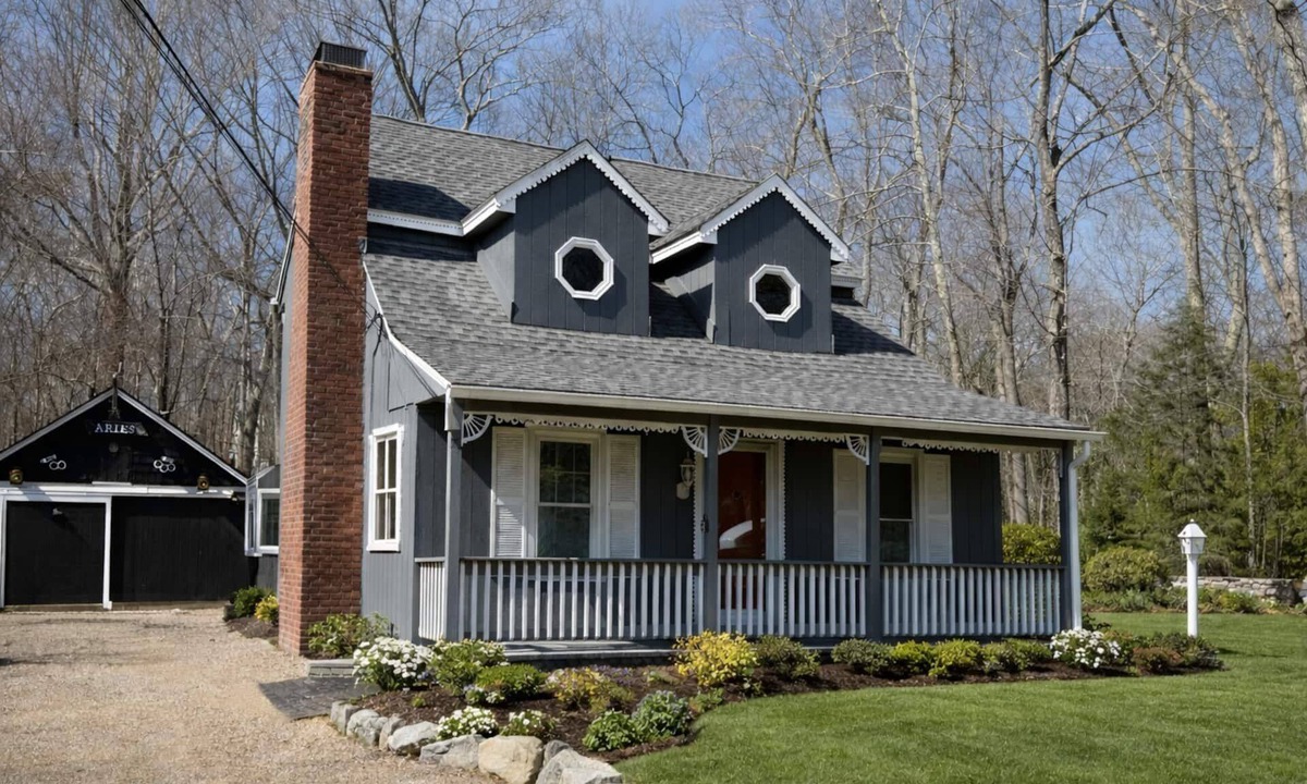 Clinton Cottage | NEW Coastal Cottage 2 Miles to Beach + Lake Access