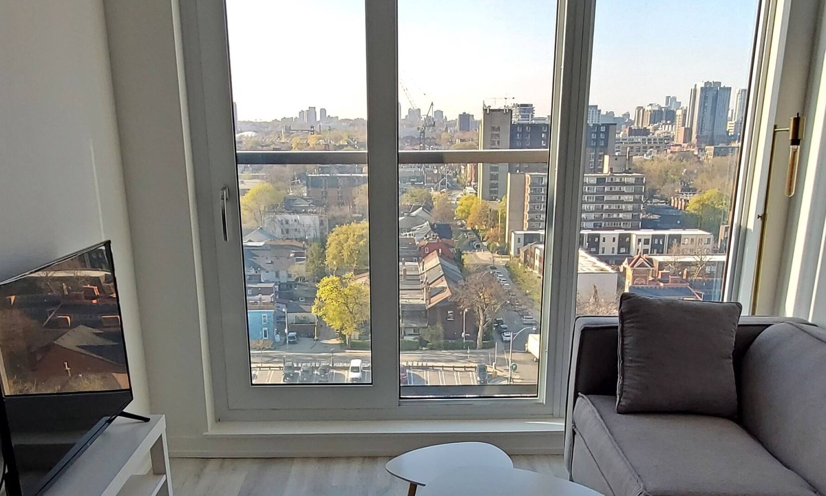 Downtown Toronto Apartment | New! Comfortable 2 Bed 2 Bath in Heart of Downtown