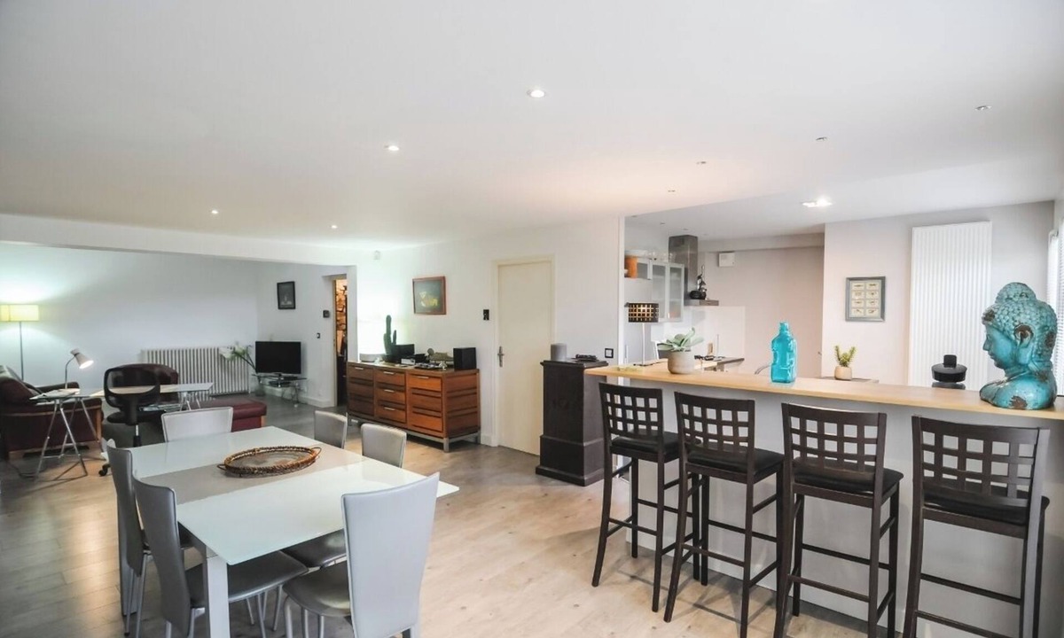 Chateauroux Apartment | New, comfortable and quiet 4* gîte with terrace in the heart of Châteauroux