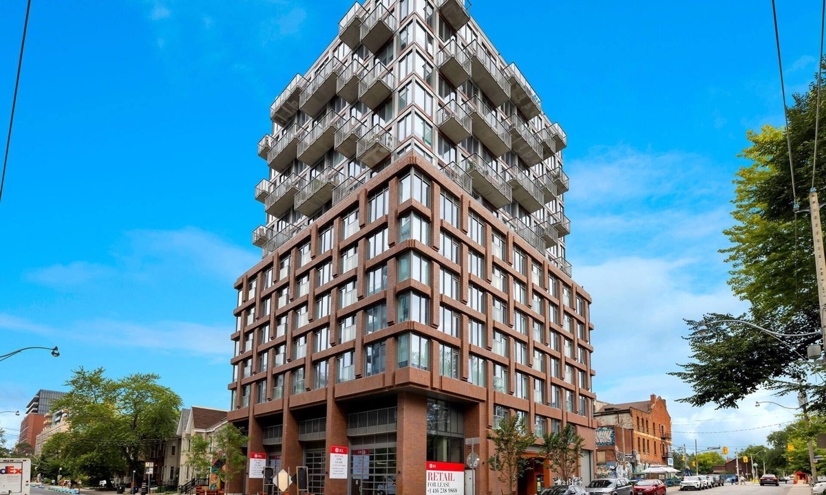 Wellington Place Condo | New Condo Downtown Toronto, 2 Bedrooms, 1 Bathroom, Workspace, FREE Wifi, Pets