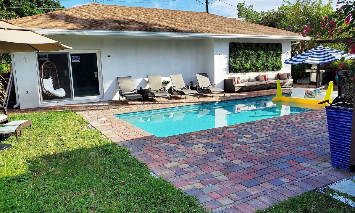 Fort Lauderdale Condo | New Condo with Heated Pool Laundry & More