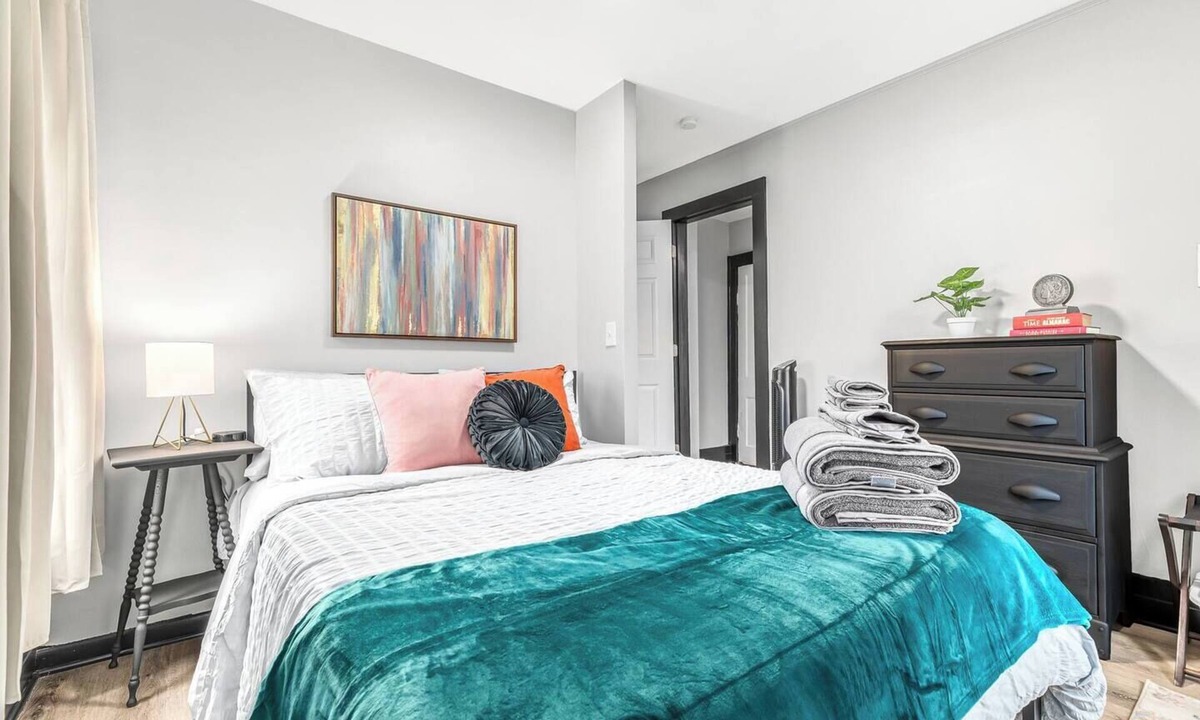 Hazel Park Apartment | New! Contemporary 1BR Haven, Private & Pristine