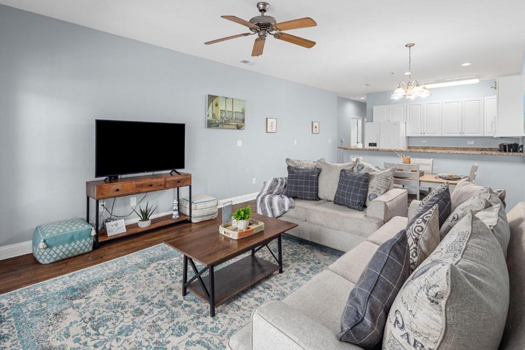 Carolina Forest Apartment | NEW Contemporary 2BR 2BA Coastal Villa 15 Mins to the Beach