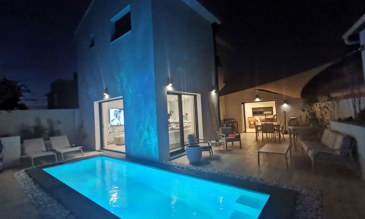 Rocbaron Villa | New contemporary villa with private pool