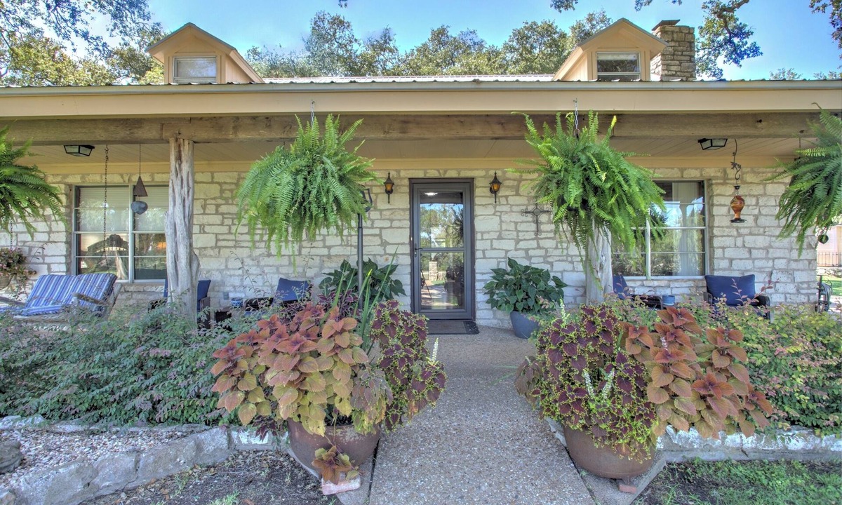 Manchaca House | NEW! Country living on Acres I 20 Mins to Austin