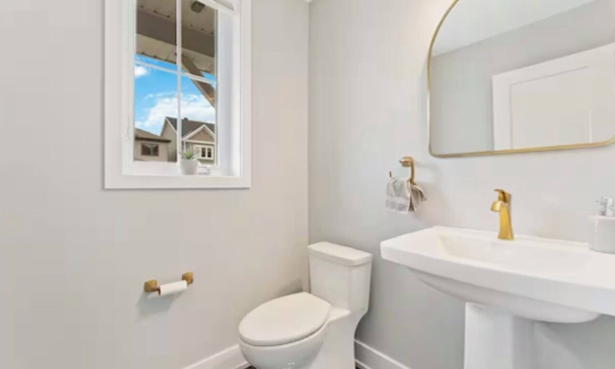 Ottawa Division House | New Cozy and Modern/4 Bedroom/Close to downtown Ottawa
