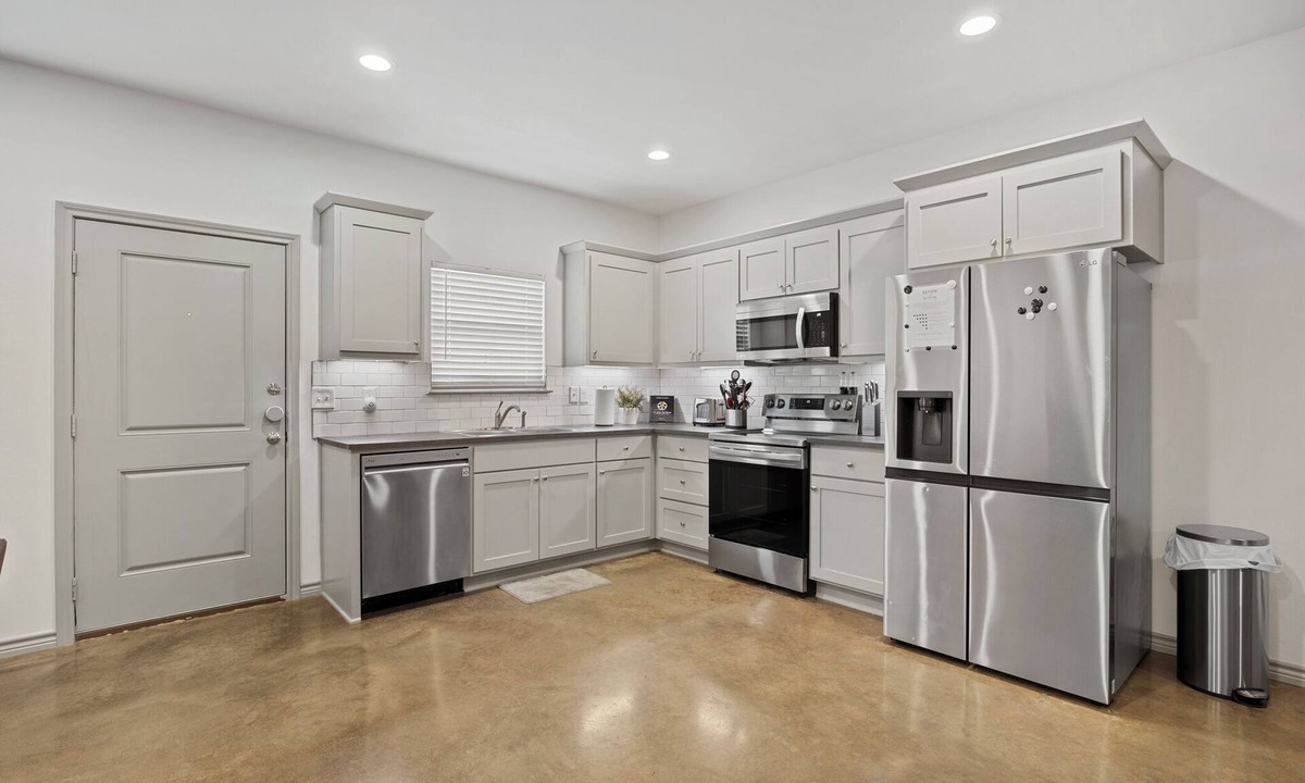 Lindale Apartment | New Cozy, Hidden 2BR/1BA Nest in Lindale, Texas