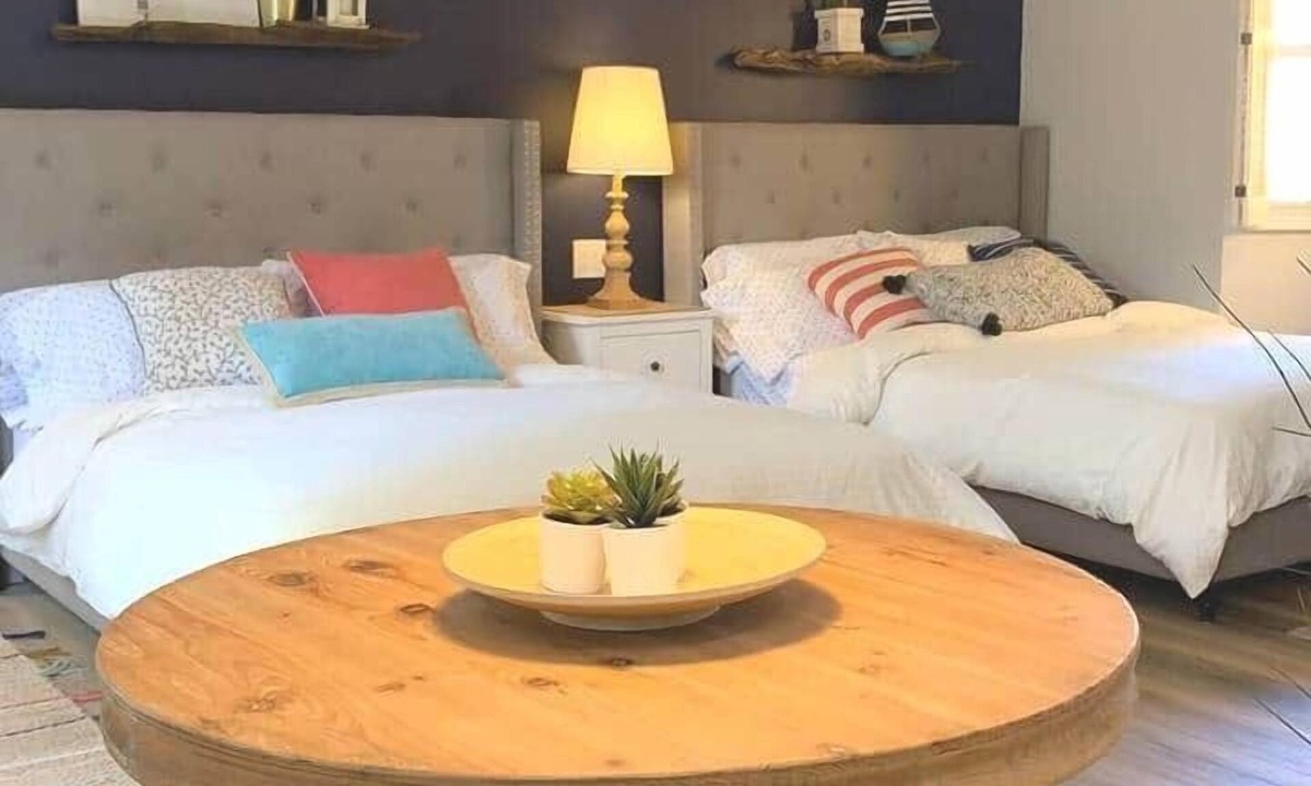 Point Loma House | New cozy studio 2 queen beds kitchen walk to water
