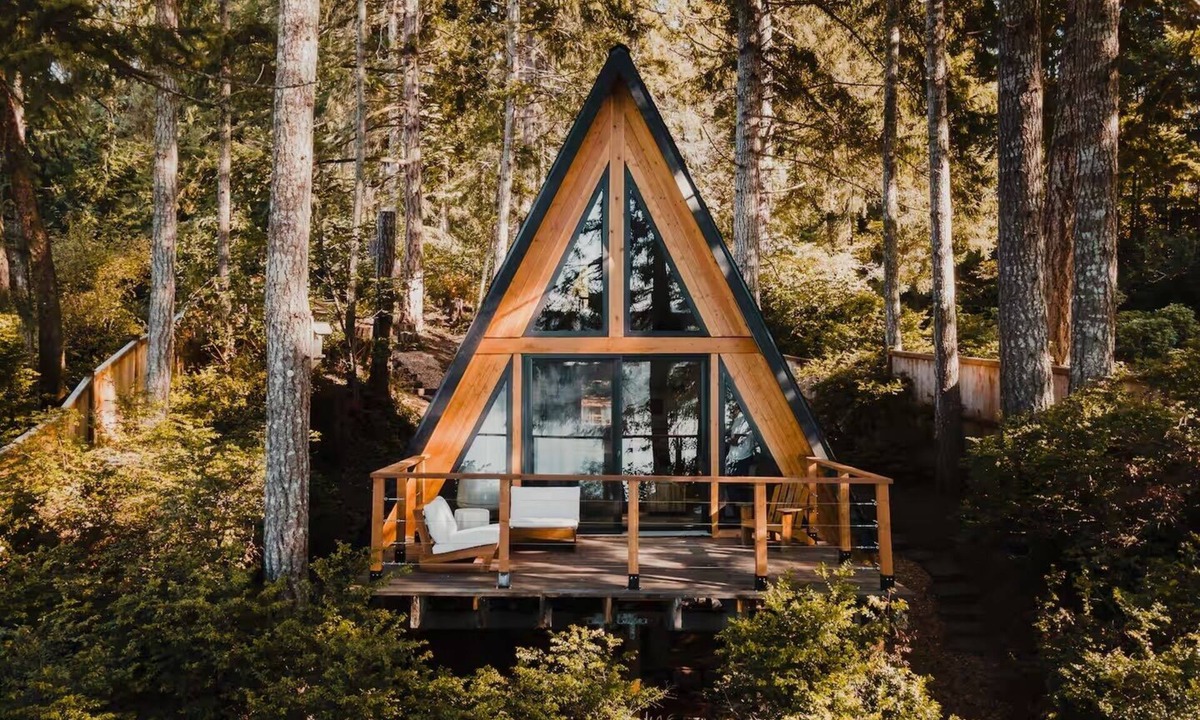 Olympia Cabin | New! Cozy Waterfront A-Frame, Private Beach, Pet Friendly.