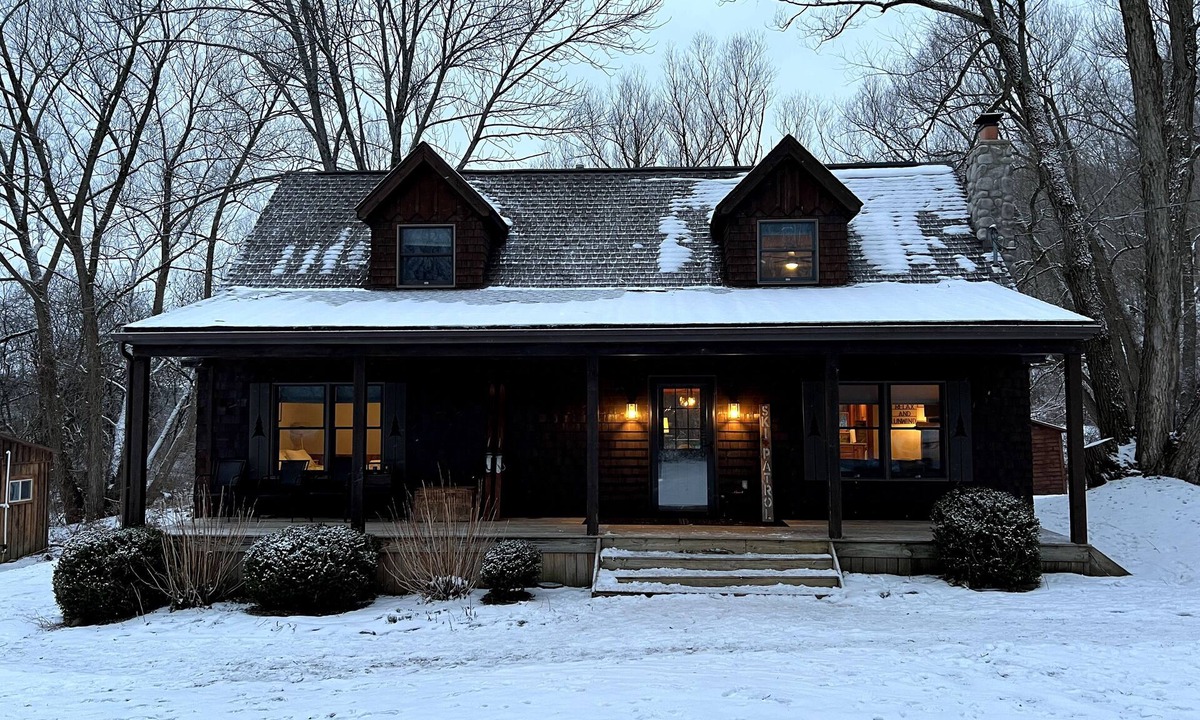Little Valley Cabin | ❤⛷❄❤NEW! ☃⛷❄ Creekside Cabin-10 mins to EVL