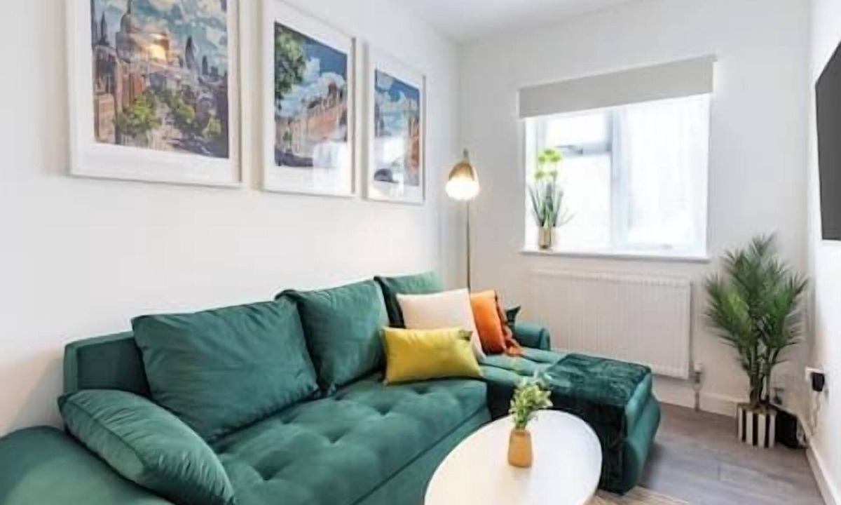 Plumstead Apartment | New! Delightful 2BR Flat in Woolwich