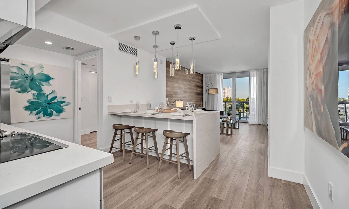 Hallandale Beach Resort | New Deluxe 2 Bed / 2 Bath Deluxe in Hallandale Beach