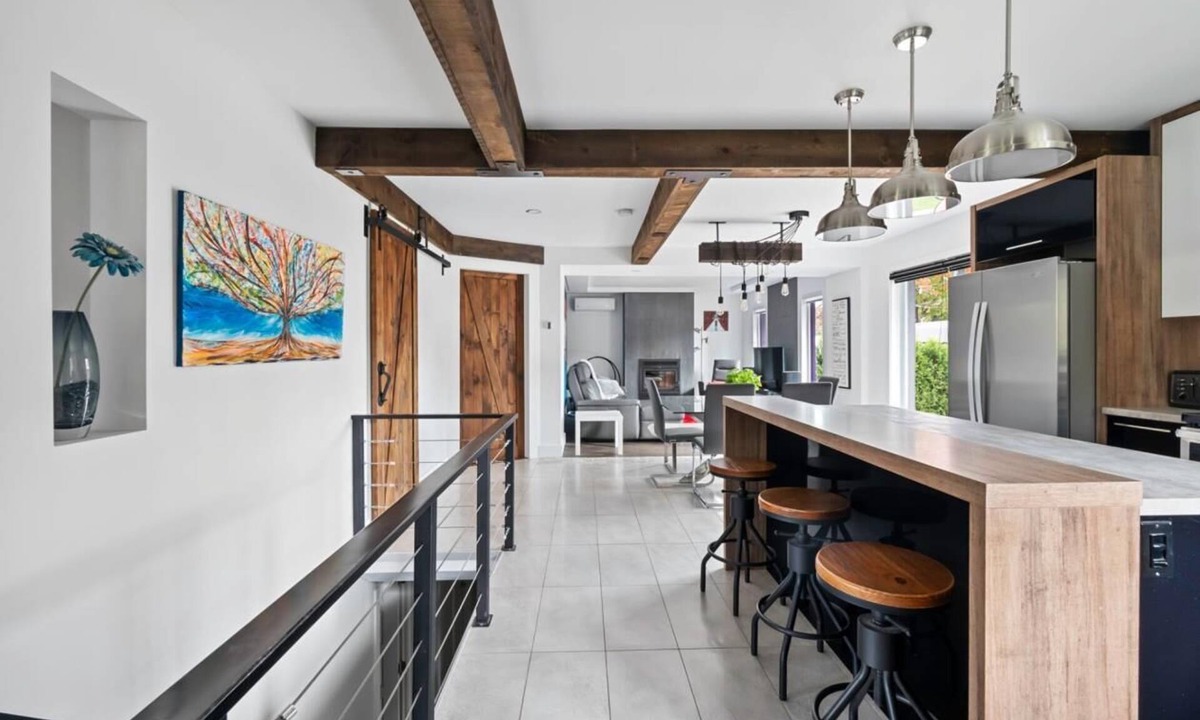 Dollard-des-Ormeaux House | New design house friendly and calmer area