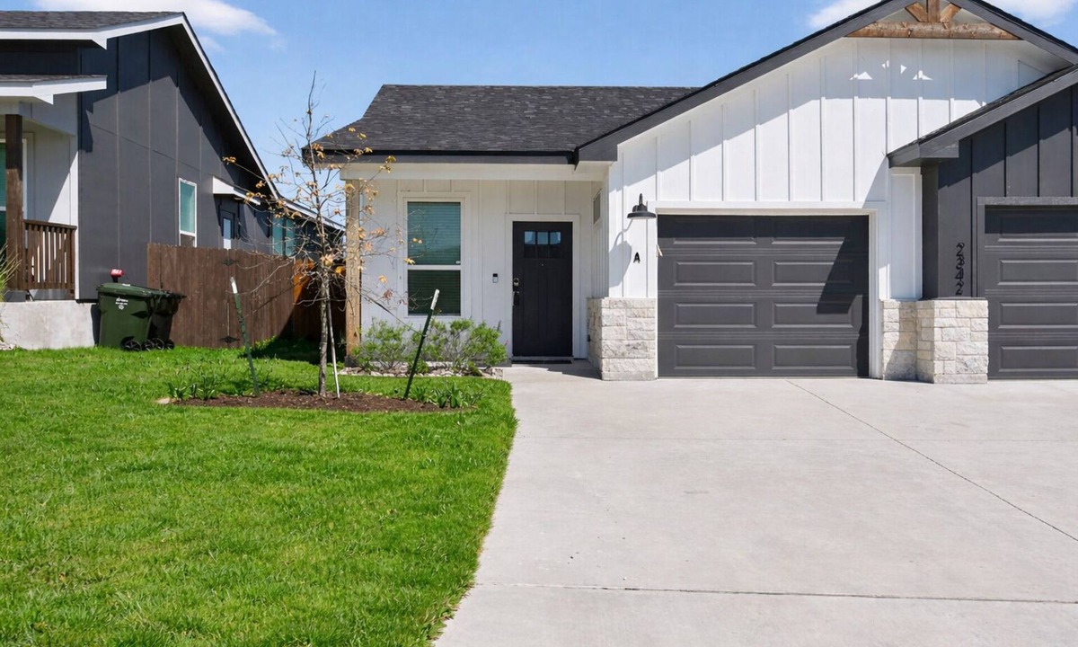 Temple House | New! Dog-Friendly Modern 3BR Near DT/Med Ctr!